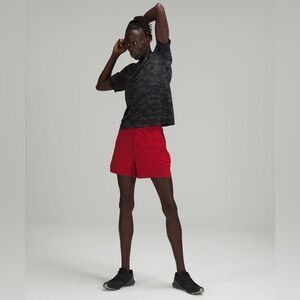 Lululemon Metal Vent Tech SS 2.0
DESIGNED FOR RUNNING AND TRAINING